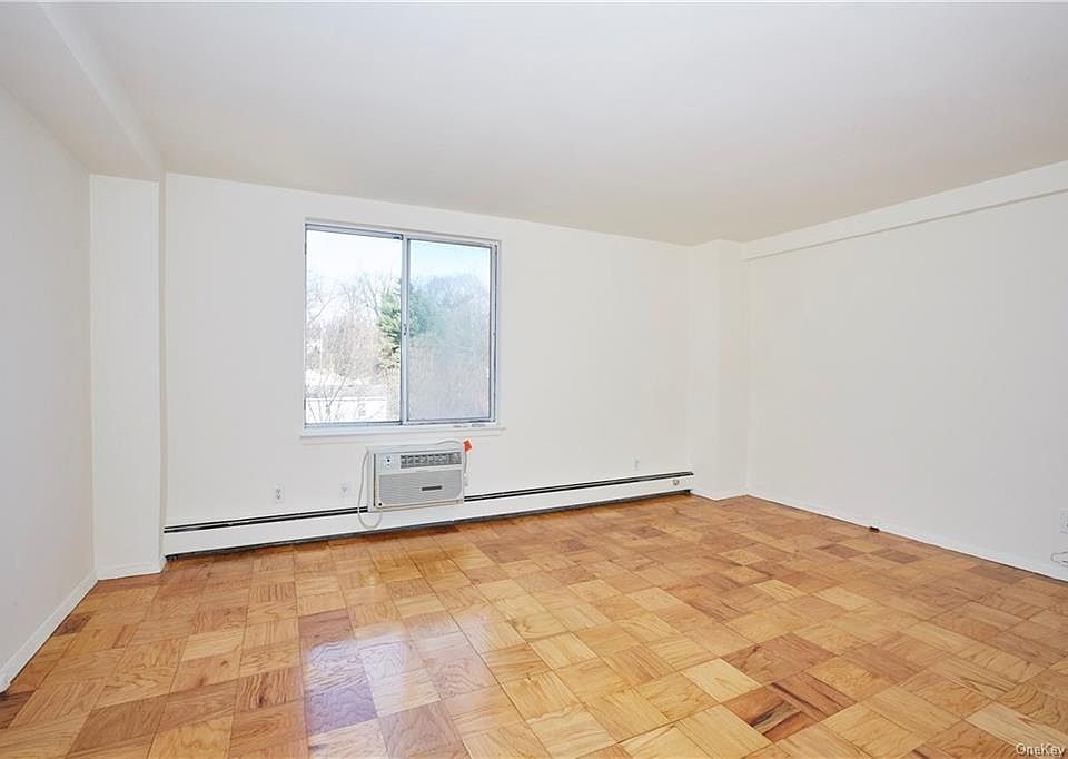 1st image of 18 Lake St #8LN
