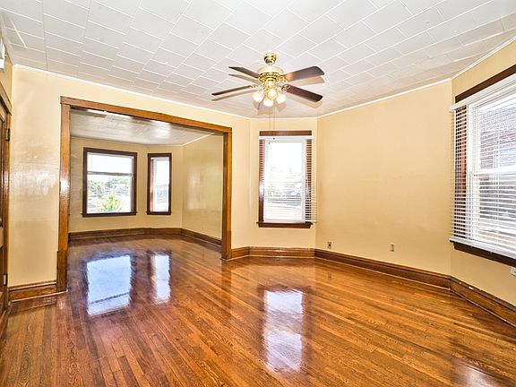 4th image of 2240 N Hamlin Ave #3