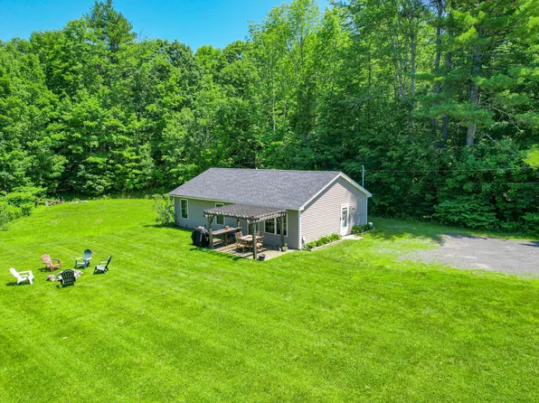 11 Meadow Drive, Sidney, ME 04330