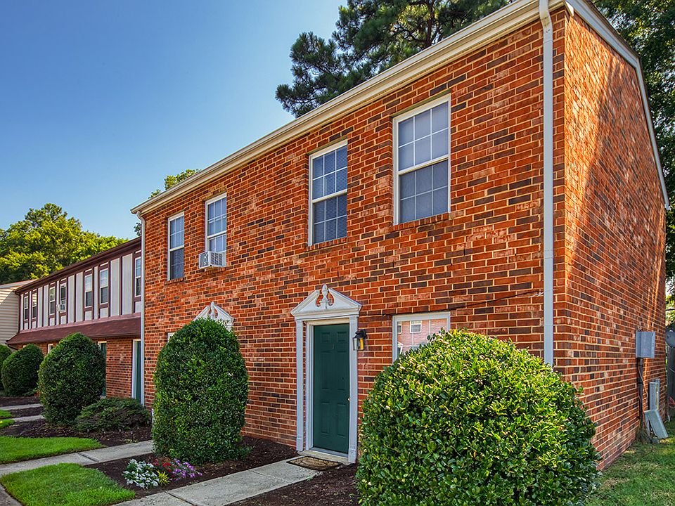 Woodbriar is minutes from Downtown