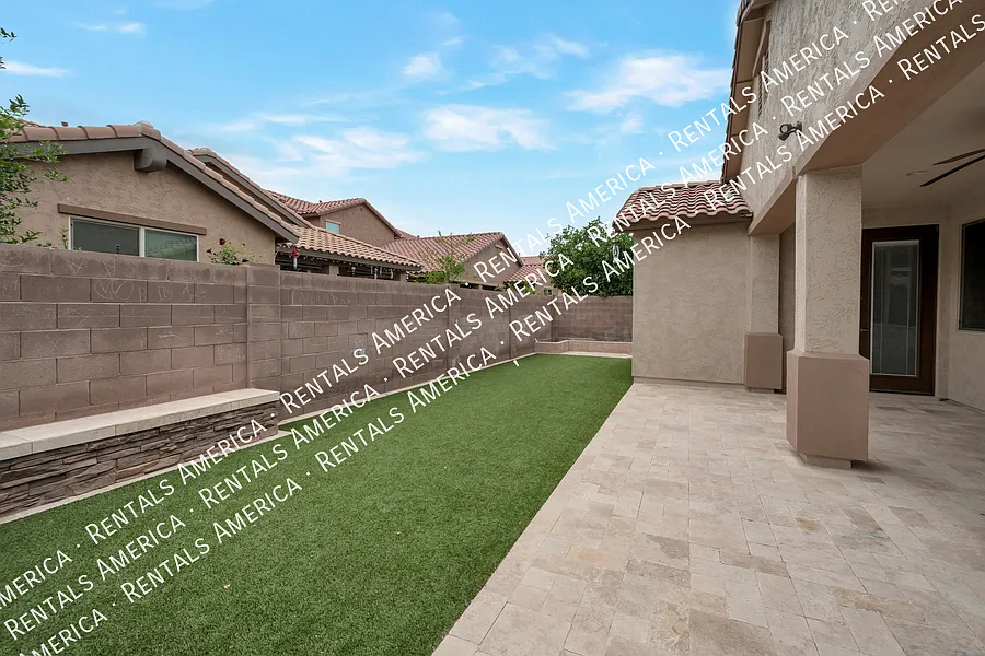 4 bed, 2721 sqft, $2,950 — Photo 2