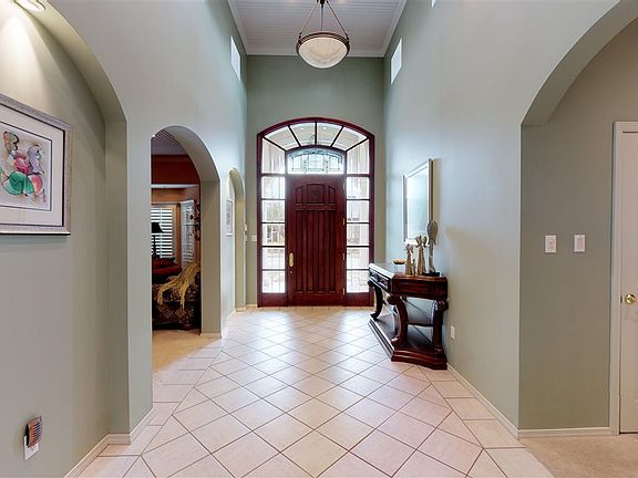 3rd image of 2527 Desert Hills Dr