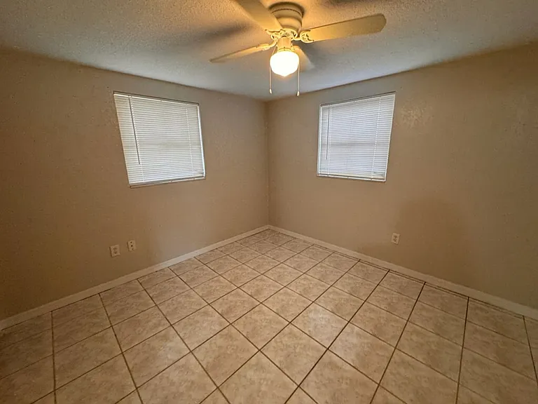 10731 Premier Ave — Photo 11