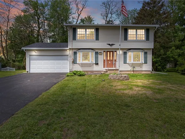 111 Meadow River Dr, Liverpool, NY 13090