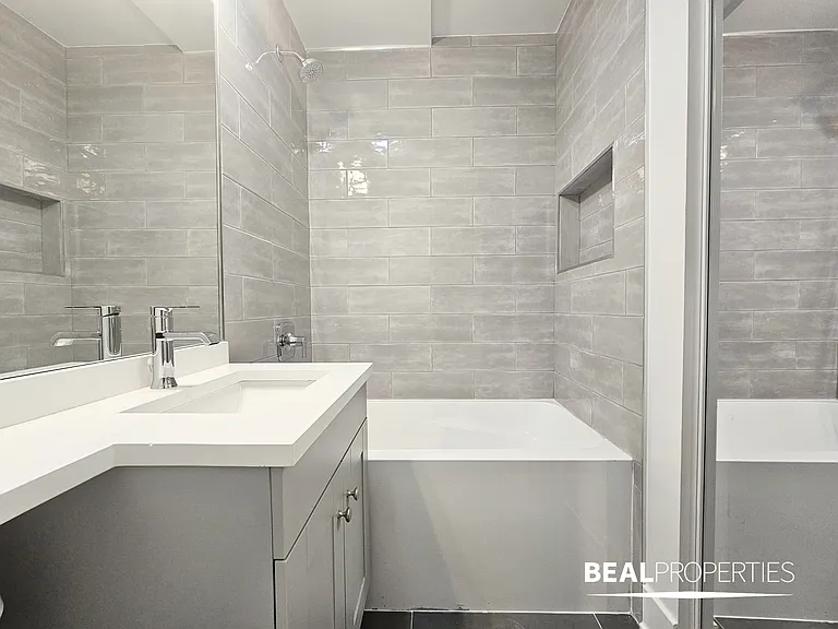 555 W Stratford Place — Photo 14