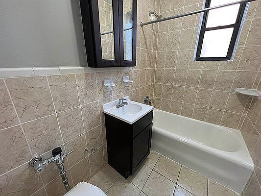 3rd image of 118-18 Metropolitan Ave #1B