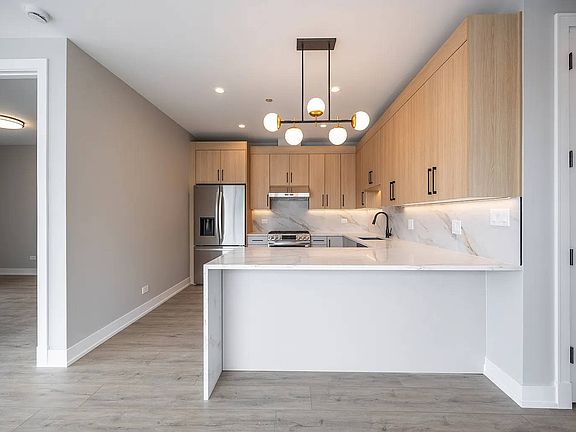 5th image of 2354 W Polk St #204