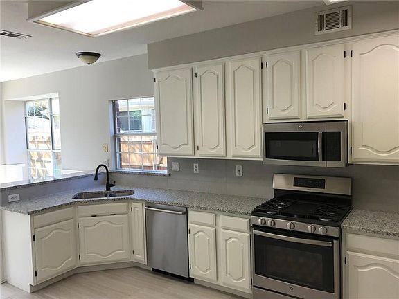 4th image of 5208 Black Hills Ct