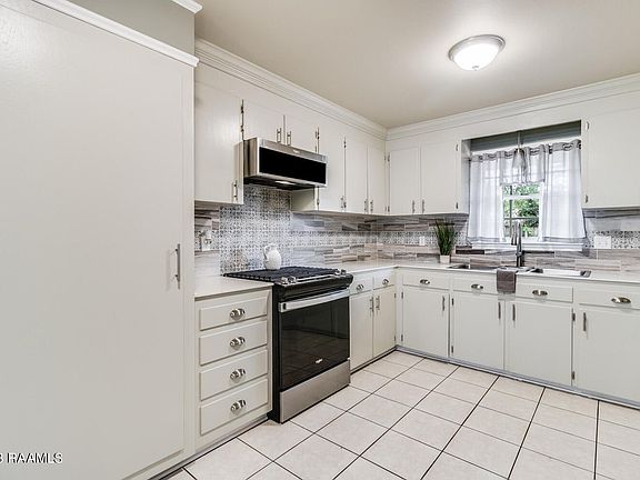 5th image of 309 S Philo Dr