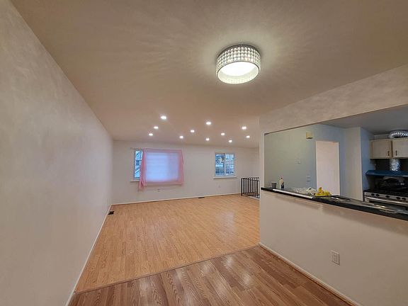3rd image of 71 Cloister Pl #2A