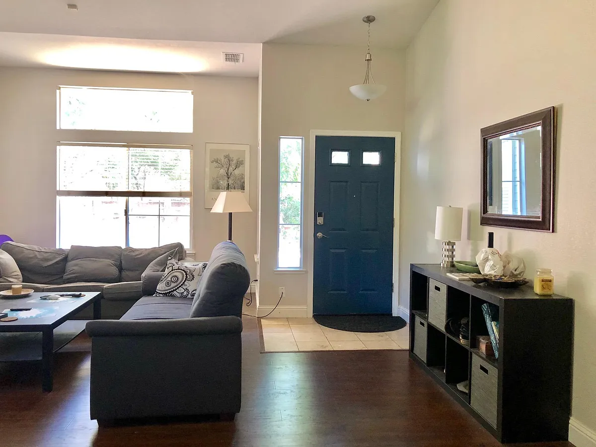 Entry way with living room facing North - 3000 Hortaleza Pl