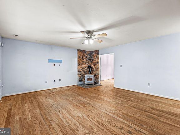 5th image of 4450 Lancaster Dr