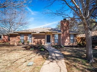 1419 Flamingo Dr, Lewisville, TX 75077