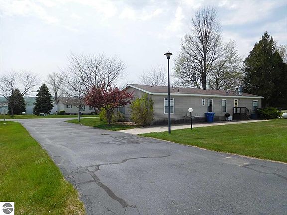 4th image of 3327 Lakeland Dr #48
