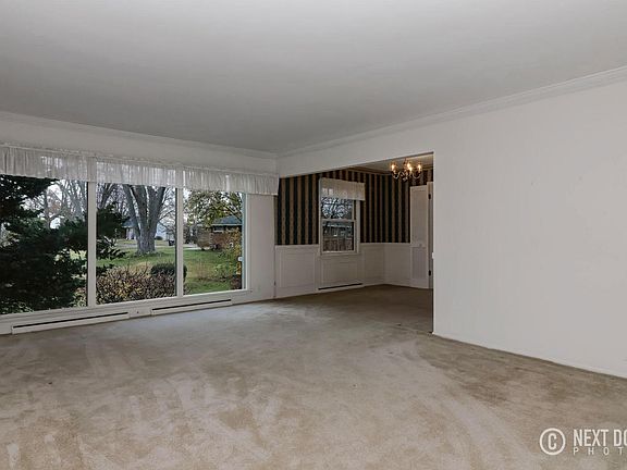 4th image of 377 Wildwood Dr