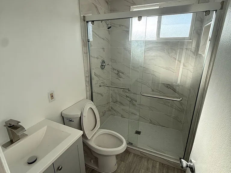 14642 Calvert St #3 — Photo 12