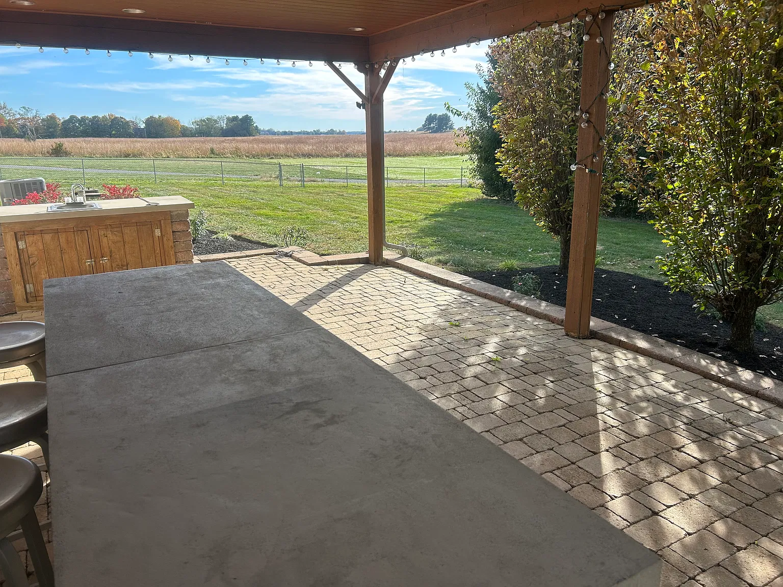 3 bed, 2300 sqft, $2,400 — Photo 3