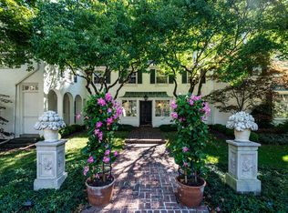 1562 E Goodrich Ln, Milwaukee, WI 53217