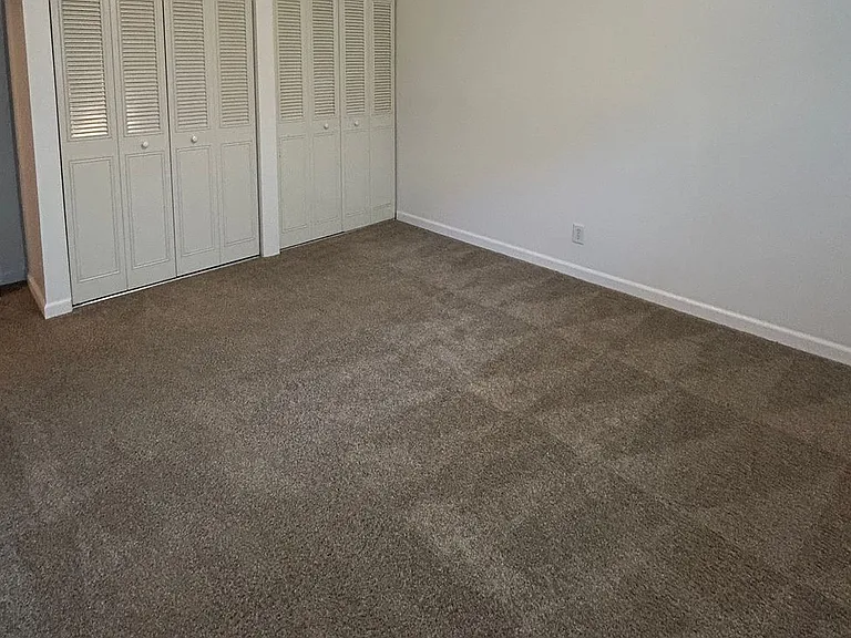 549-599 Greenwood Dr NE — Photo 12