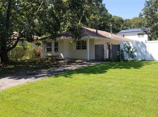 77 Bedford Ave, Mastic, NY 11950