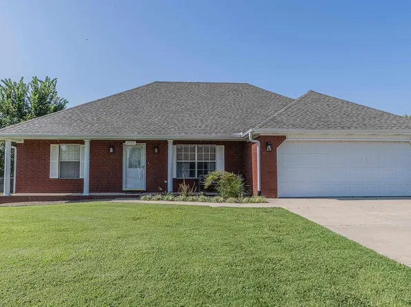 2906 Newcastle Dr, Paragould, AR 72450