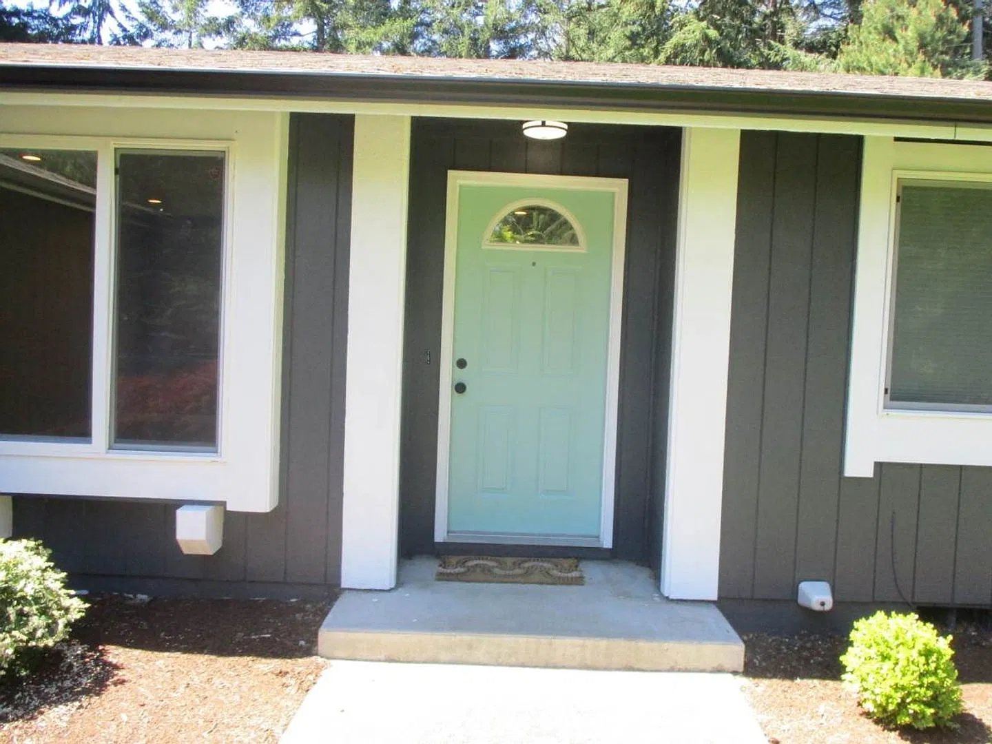 3 Bedroom, 1.75 bathroom Gig Harbor Rambler — Photo 3