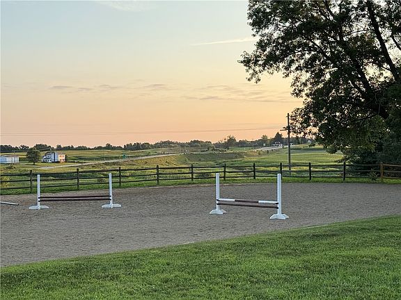 3rd image of 121 Brewer Rd