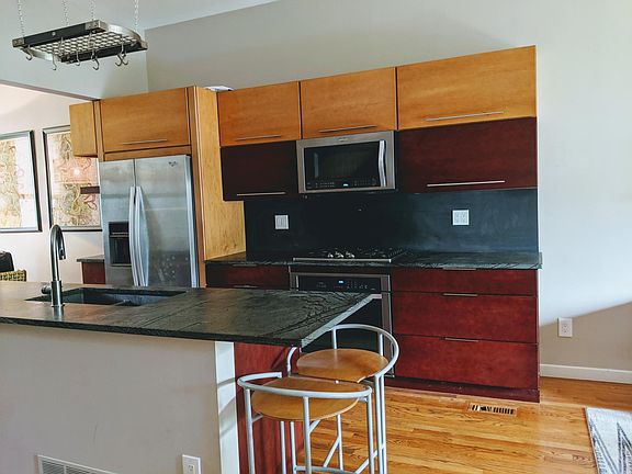 3rd image of 17 N Boyle Ave