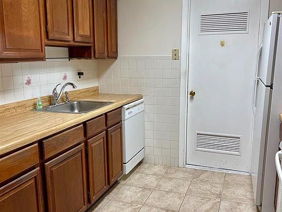 4th image of 18 Foxtail Ln