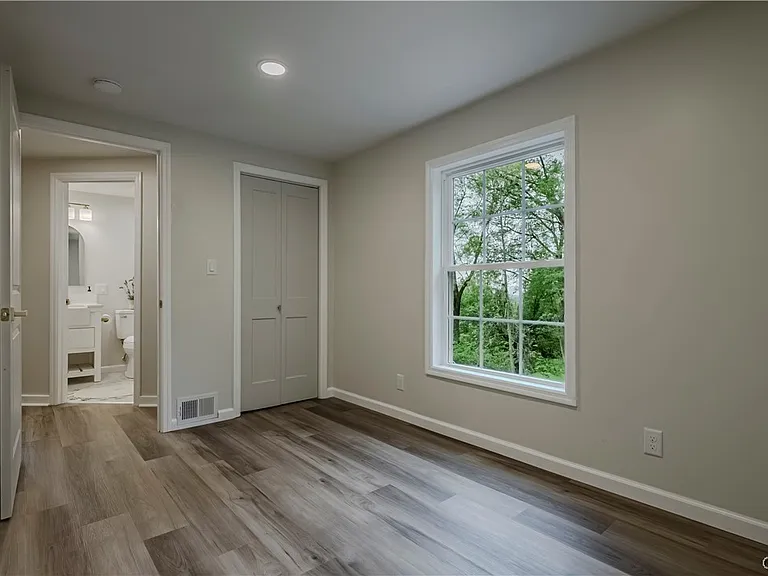 8 Terrace Hill Dr — Photo 40