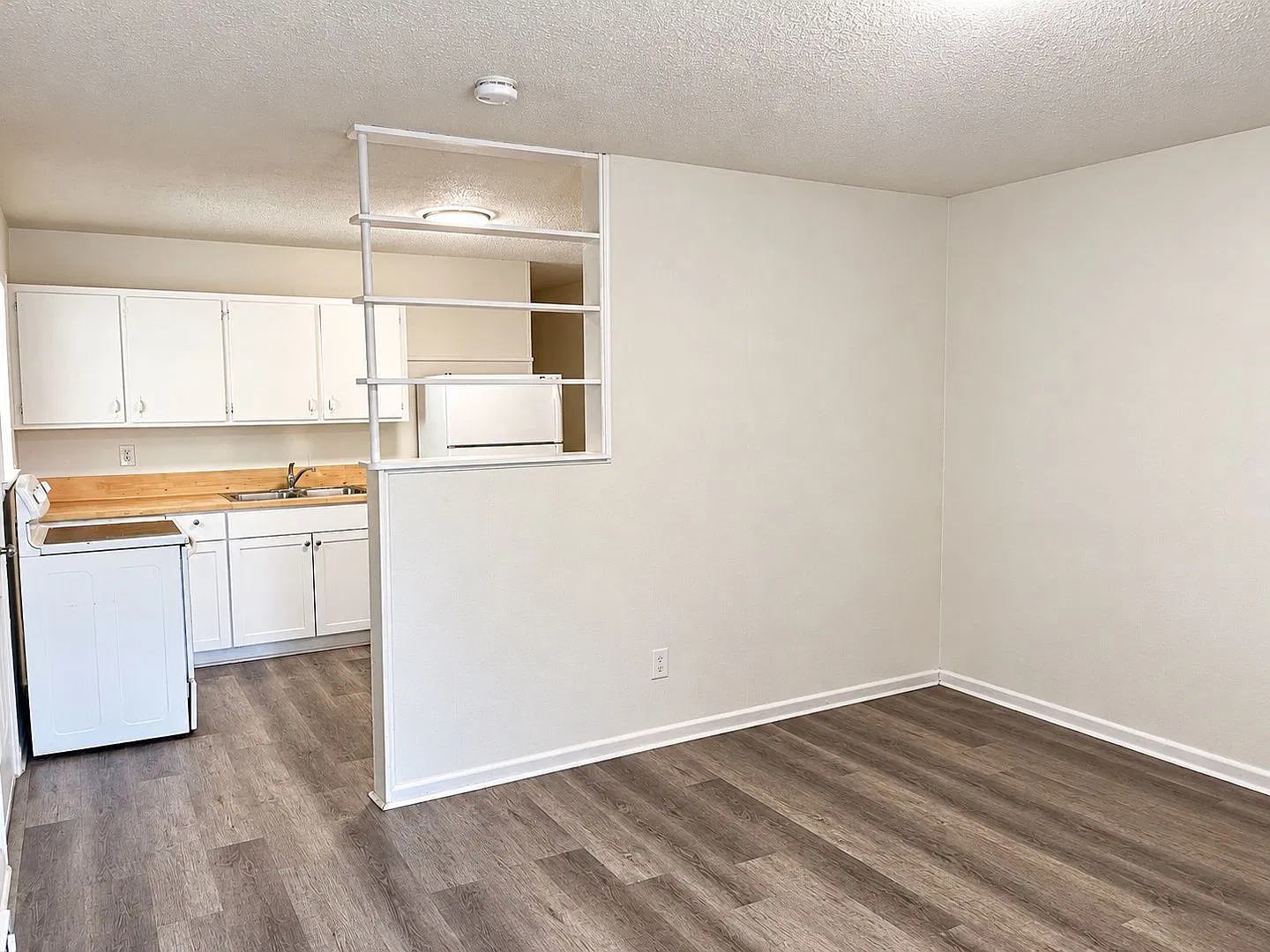 2 bed, 1.0 bath, $895 — Photo 3