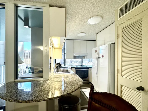1212 Nuuanu Ave APT 1403, Honolulu, HI 96817