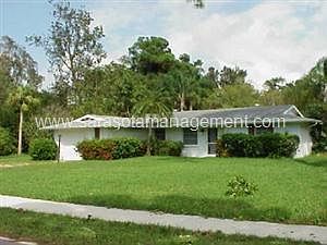 Front of House w/ Yard