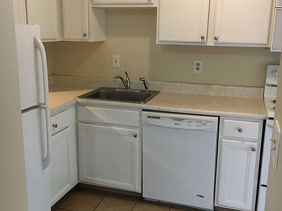 4th image of 337 Oakland St APT 13