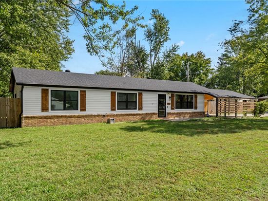 1203 Benton St, Bentonville, AR 72712