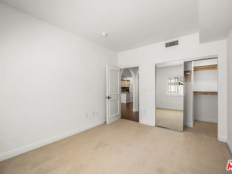 837 Crenshaw Blvd #301 — Photo 50
