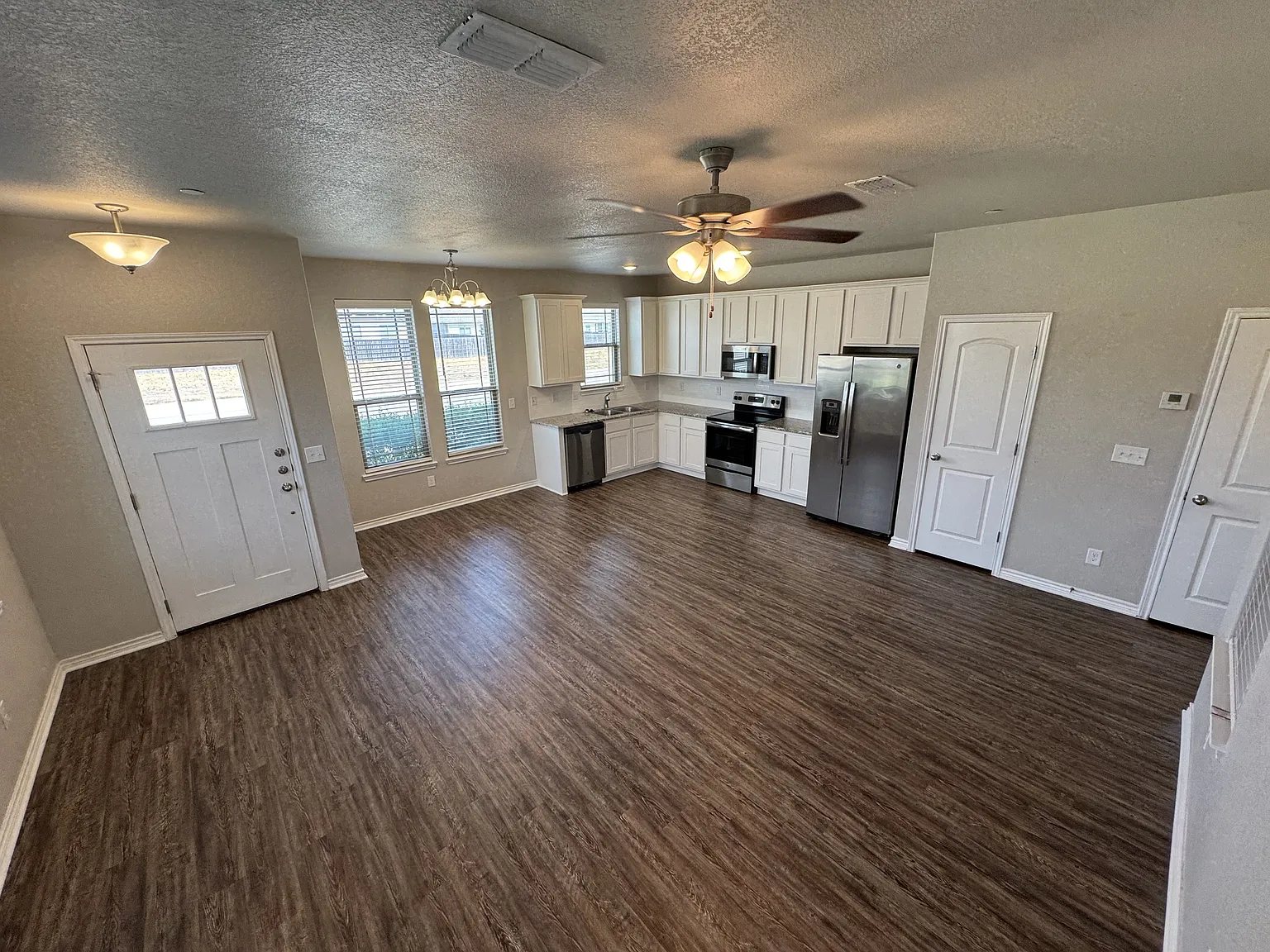 7615 Stonehollow Dr — Photo 3