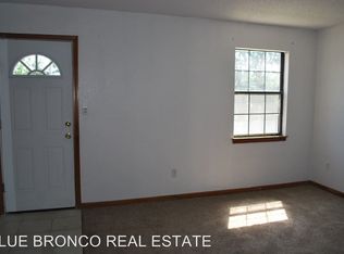 176 NW Vesper St, Blue Springs, MO 64014