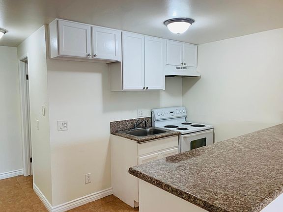 3rd image of 316 E Hyde Park Blvd APT 1