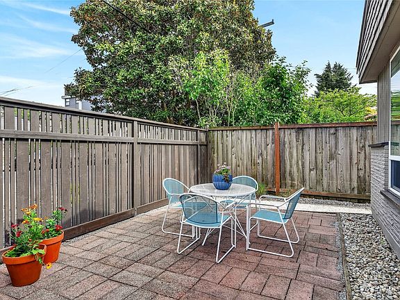 4th image of 3039 61st Avenue SW