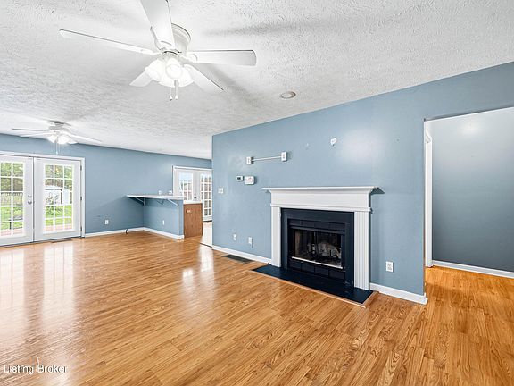 4th image of 186 Beechtree Ln