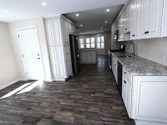 3rd image of 136 Morrison Ave