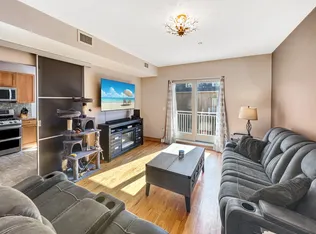 1467 Royce Street 3L image 1 of 11