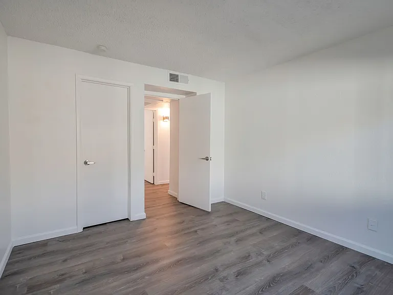 2234 W Hazelwood St — Photo 51