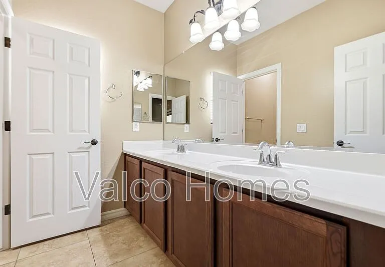 2717 E Ficus Way — Photo 21