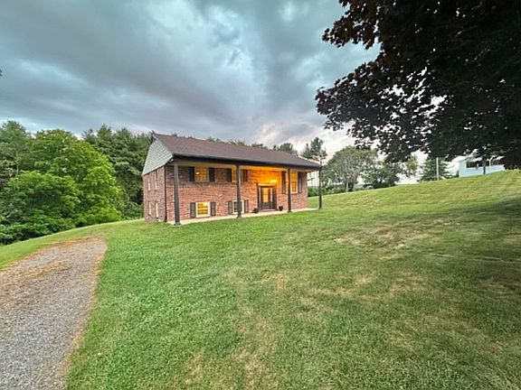5th image of 322 Rolling Hills Cir