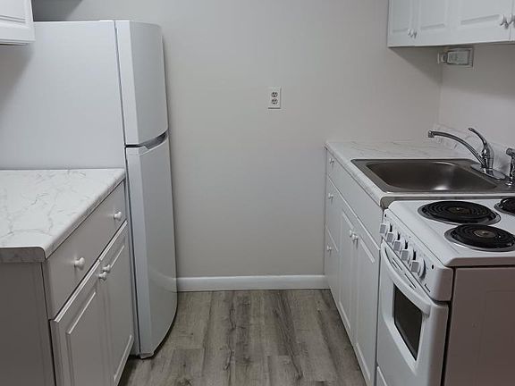 3rd image of 157 Main St Unit H