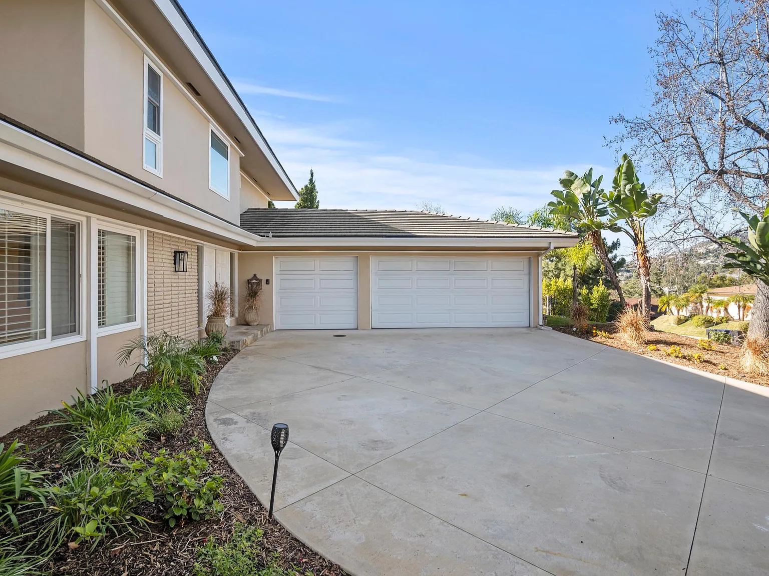 4 bed, 3776 sqft, $8,500 — Photo 3