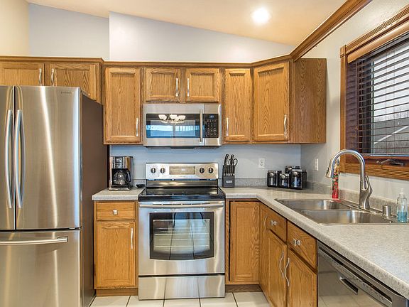 3rd image of 128 Scenic Ct