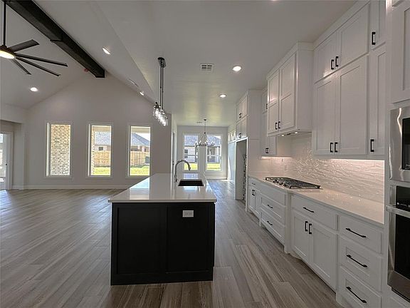 4th image of 8112 NW 152nd St